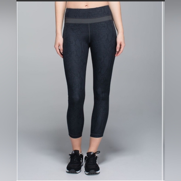 Lululemon Athletica Dark Gray Patterned Leggings - Picture 4 of 11